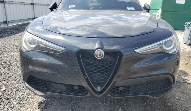 
								Alfa Romeo Stelvio full									
