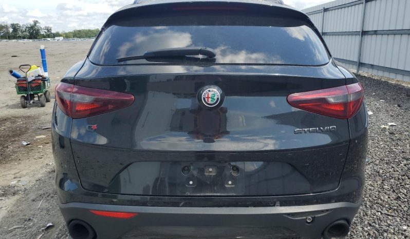 
								Alfa Romeo Stelvio full									