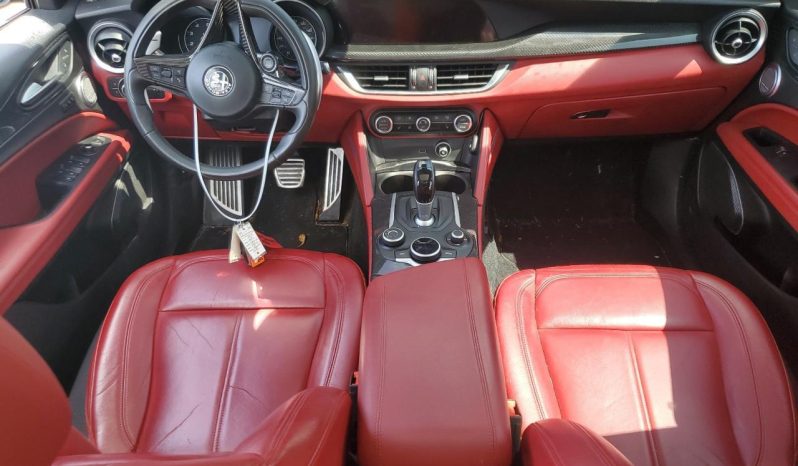 
								Alfa Romeo Stelvio full									