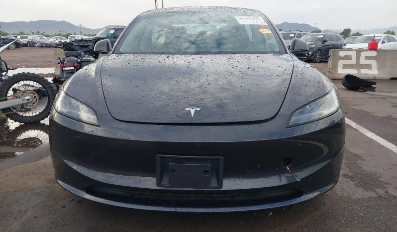 
								Tesla Model 3 full									