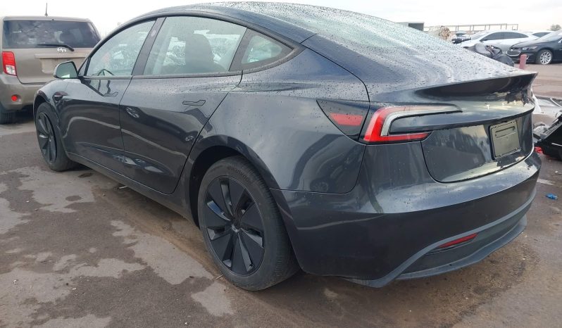 
								Tesla Model 3 full									