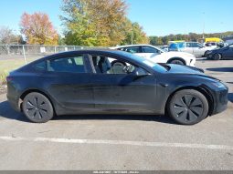 
										Tesla Model 3 full									