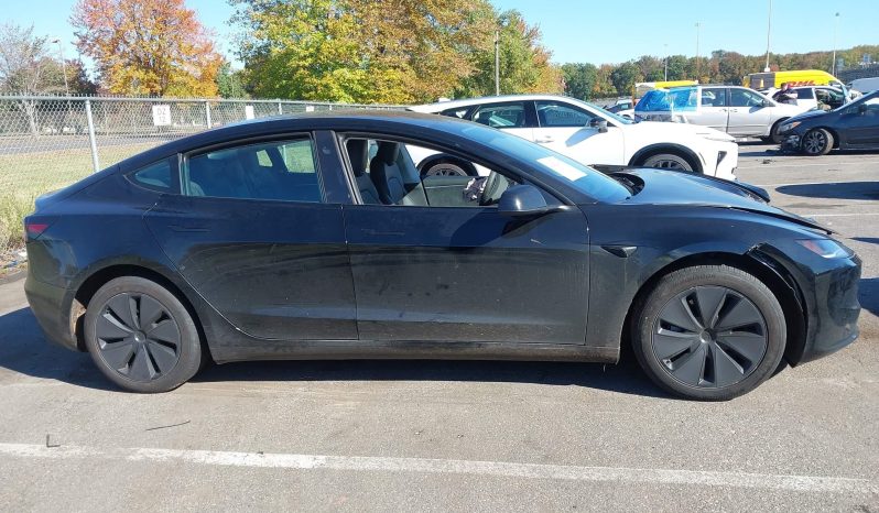 
								Tesla Model 3 full									
