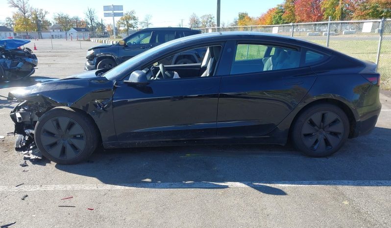 
								Tesla Model 3 full									