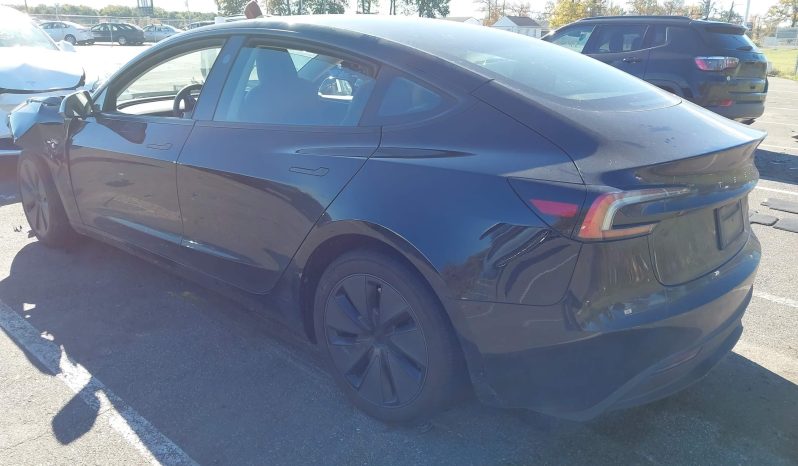 
								Tesla Model 3 full									