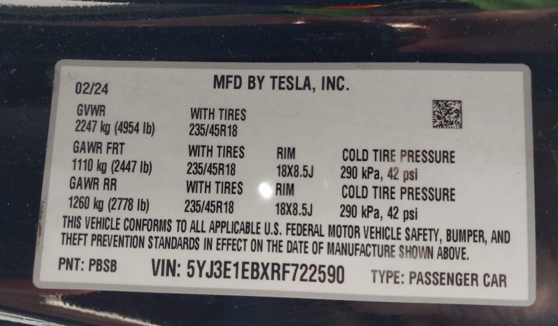 
								Tesla Model 3 full									