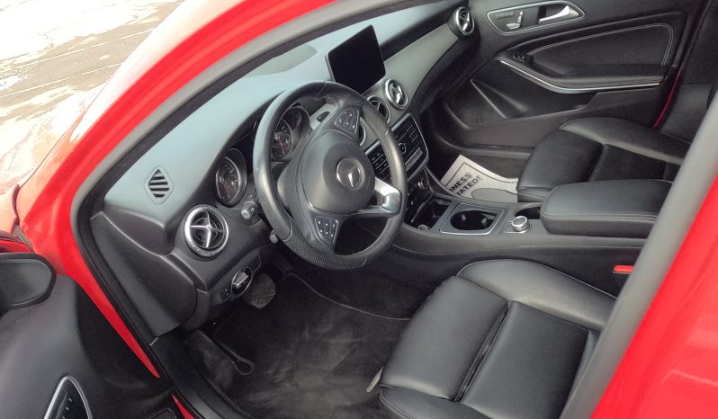 
								MERCEDES-BENZ GLA 250 full									