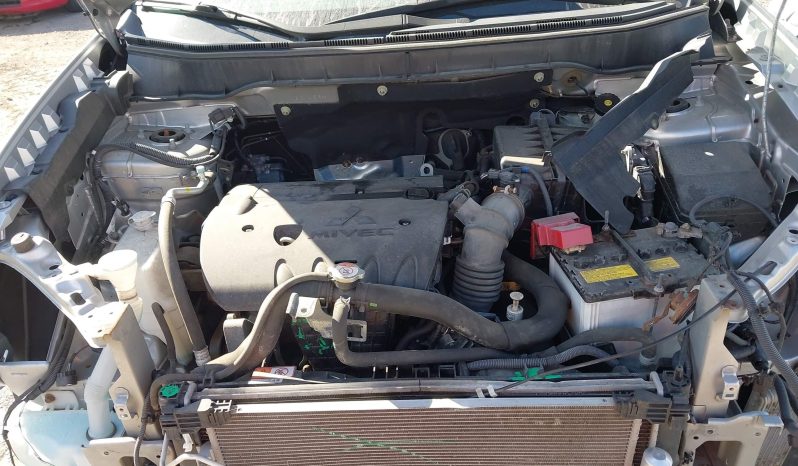 
								Mitsubishi Outlander full									