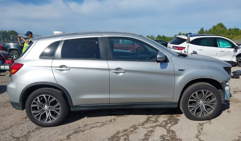 
								Mitsubishi Outlander full									