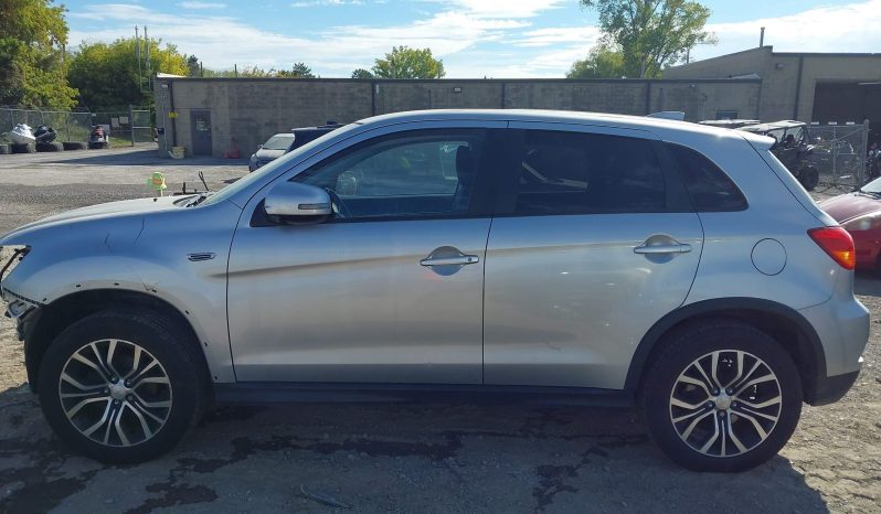 
								Mitsubishi Outlander full									