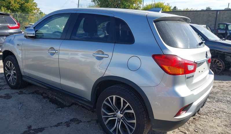 
								Mitsubishi Outlander full									