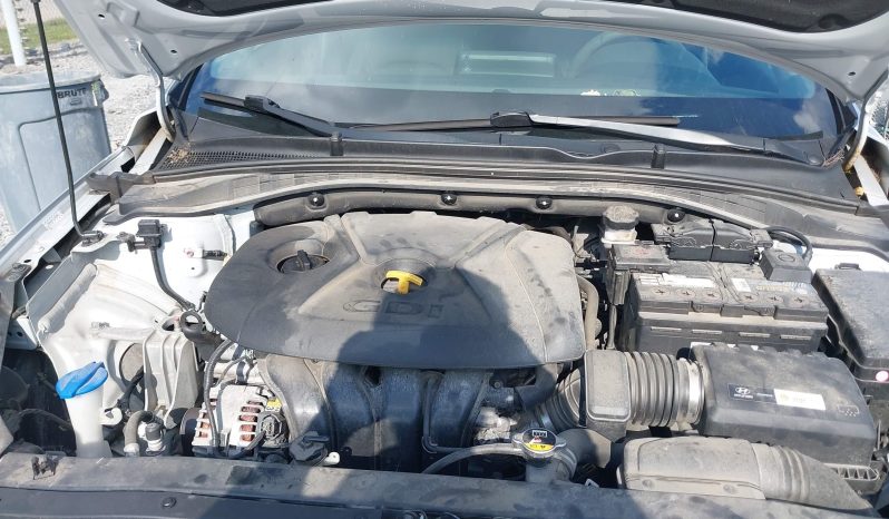 
								HYUNDAI ELANTRA GT full									