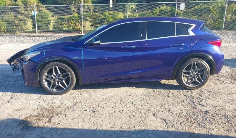 
								INFINITI QX30 full									