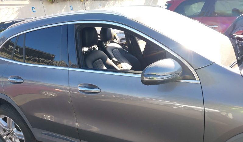 
								Mercedes-Benz GLA 250 full									