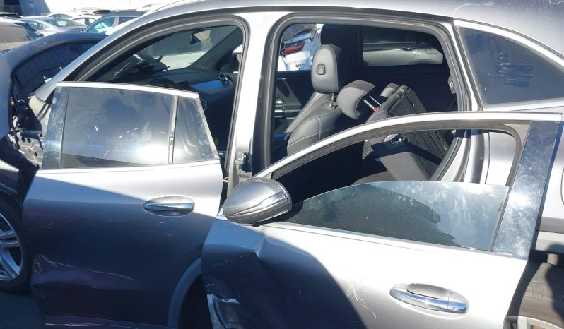 
								Mercedes-Benz GLA 250 full									