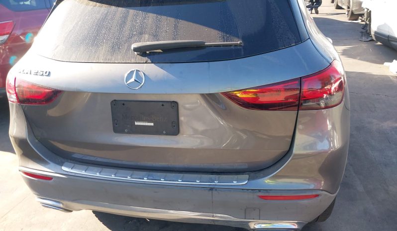 
								Mercedes-Benz GLA 250 full									