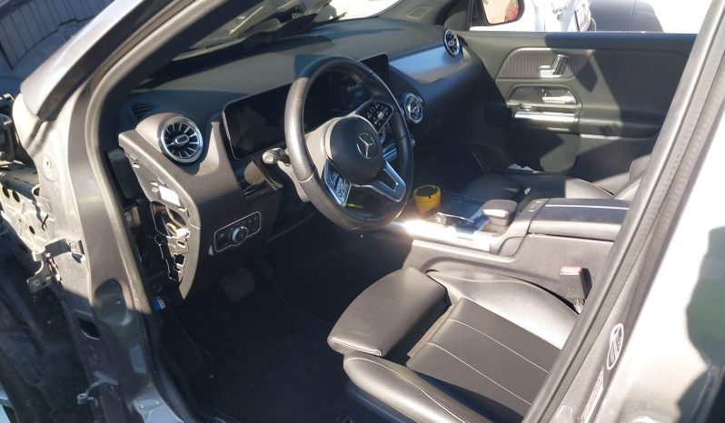 
								Mercedes-Benz GLA 250 full									