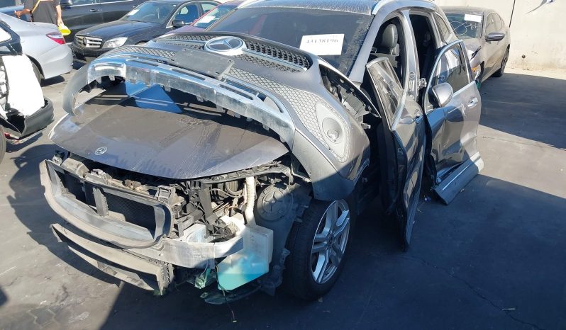 
								Mercedes-Benz GLA 250 full									