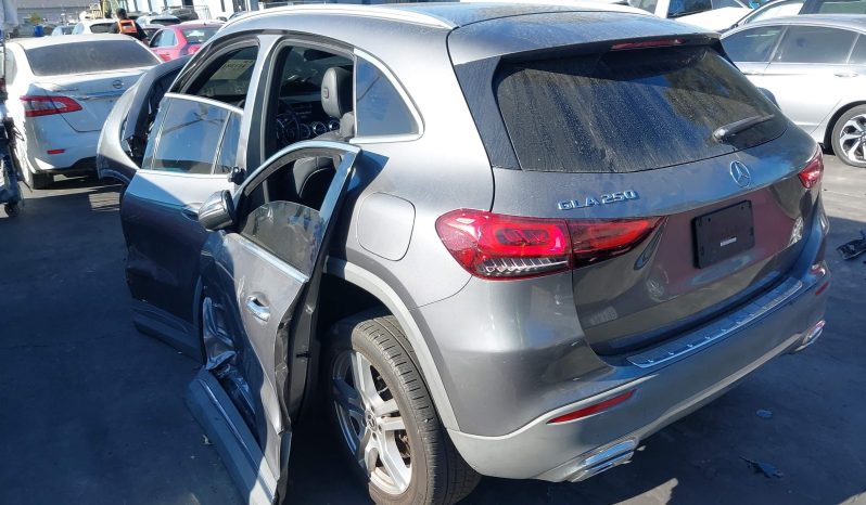 
								Mercedes-Benz GLA 250 full									