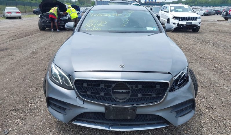 
								Mercedes-Benz E 300 full									