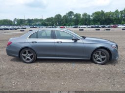 
										Mercedes-Benz E 300 full									