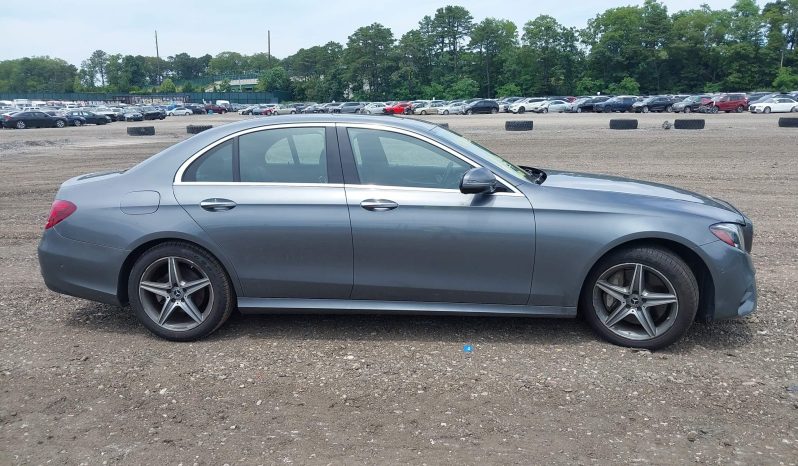 
								Mercedes-Benz E 300 full									