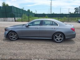 
										Mercedes-Benz E 300 full									