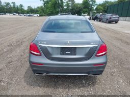 
										Mercedes-Benz E 300 full									