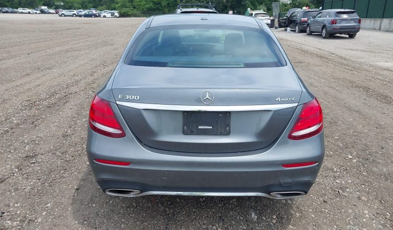 
								Mercedes-Benz E 300 full									