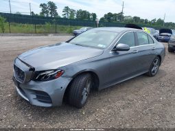 
										Mercedes-Benz E 300 full									