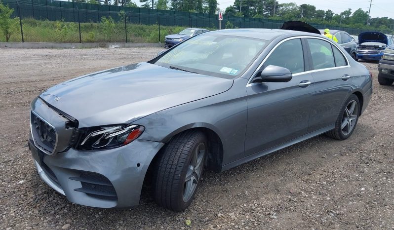 
								Mercedes-Benz E 300 full									