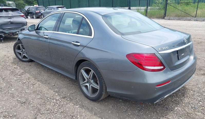 
								Mercedes-Benz E 300 full									