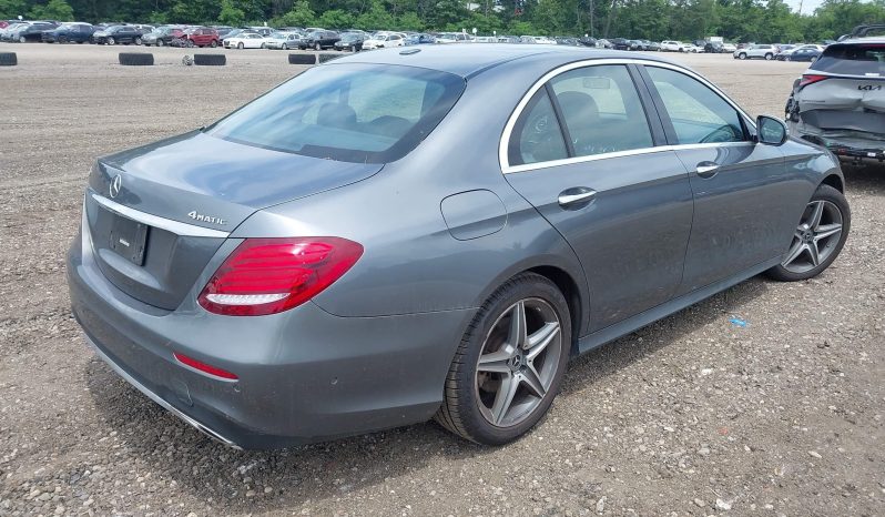 
								Mercedes-Benz E 300 full									