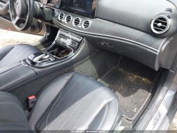 
										Mercedes-Benz E 300 full									
