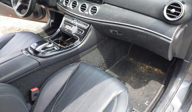 
								Mercedes-Benz E 300 full									