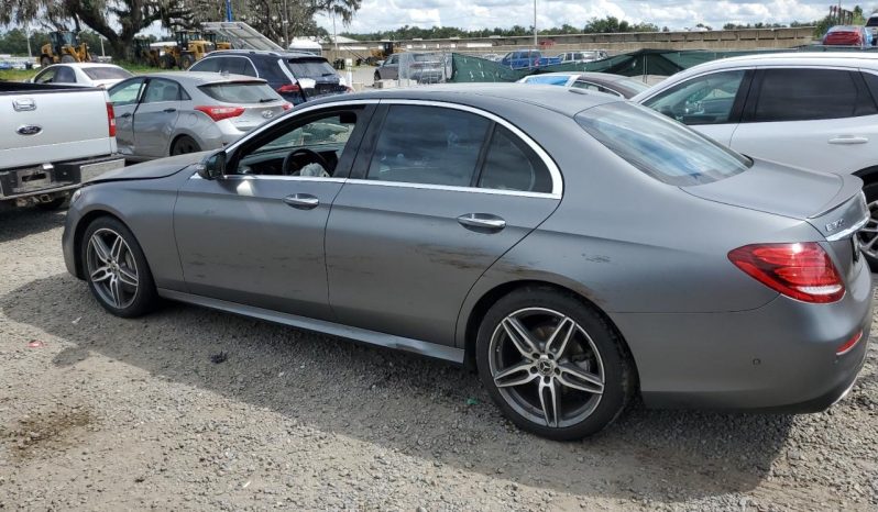 
								MERCEDES-BENZ E-CLASS full									