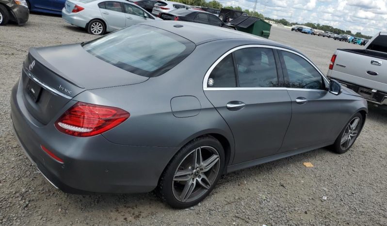 
								MERCEDES-BENZ E-CLASS full									