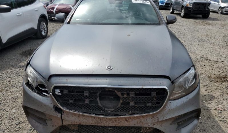 
								MERCEDES-BENZ E-CLASS full									