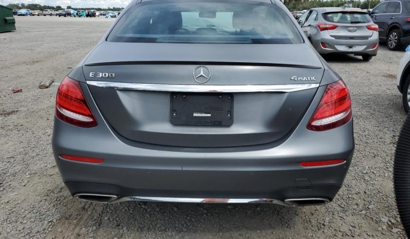 
								MERCEDES-BENZ E-CLASS full									