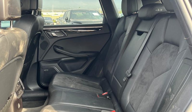 
								2016 Porsche Macan full									