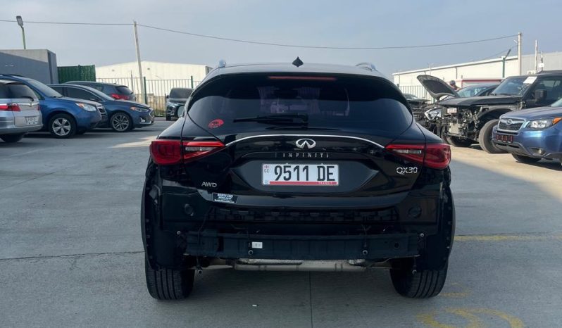 
								2017 Infiniti QX30 full									