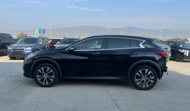 
								2017 Infiniti QX30 full									