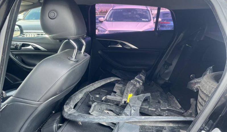 
								2017 Infiniti QX30 full									