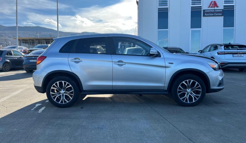 
								Mitsubishi Outlander full									