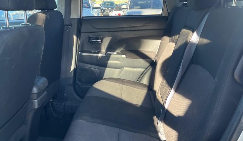 
								Mitsubishi Outlander full									