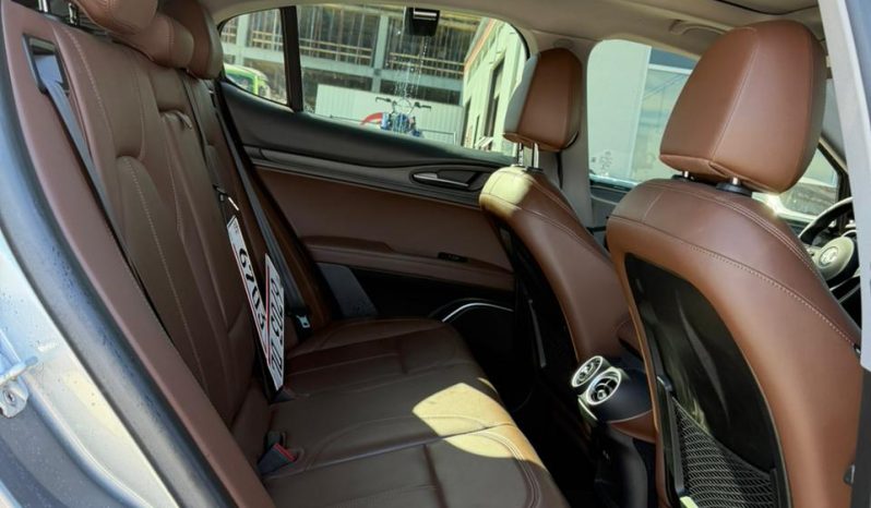 
								2017 Alfa Romeo Stelvio full									