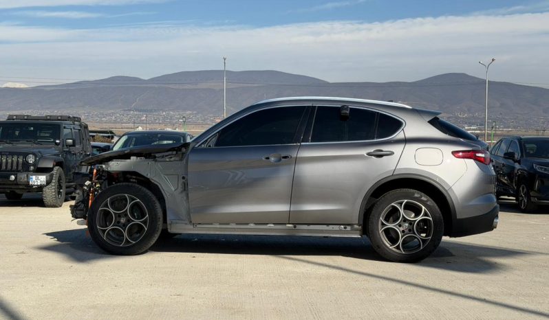 
								2017 Alfa Romeo Stelvio full									