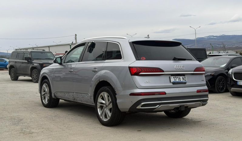 
								Audi Q7 full									