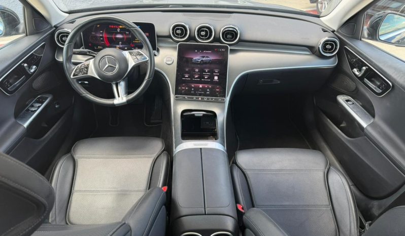 
								Mercedes-Benz C-Class full									