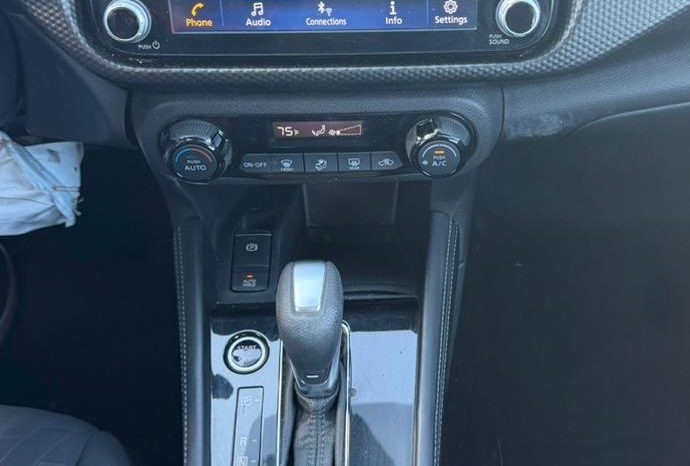 
								Nissan Kicks full									